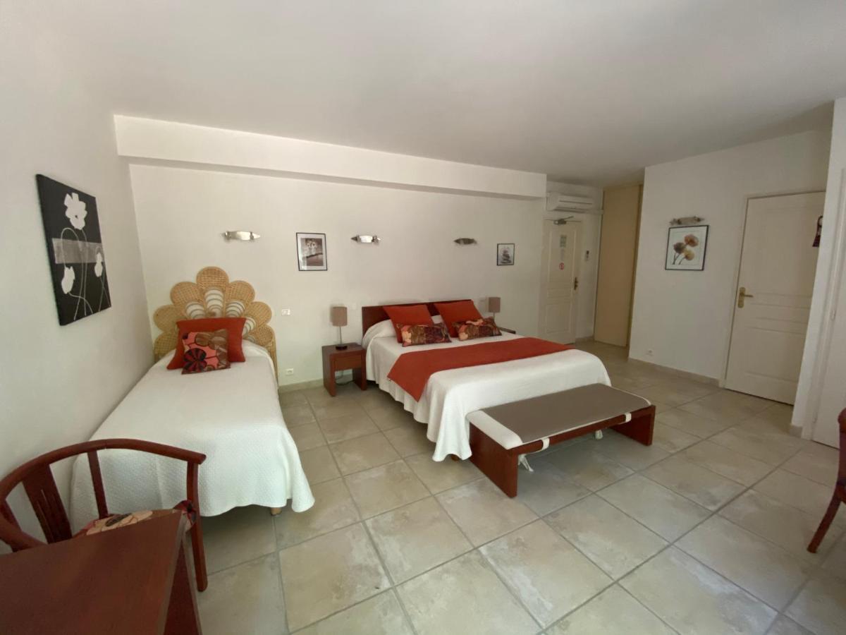 Hotel Bon Encontre ซาร์ลา-ลา-กาเนดา ภายนอก รูปภาพ