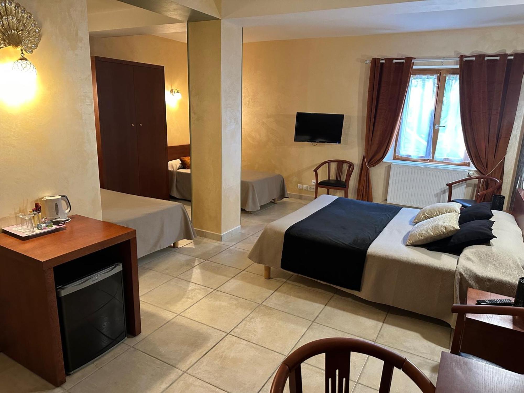 Hotel Bon Encontre ซาร์ลา-ลา-กาเนดา ภายนอก รูปภาพ
